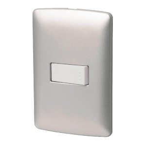 Placa armada 1 interruptor sencillo plata, línea Italiana 46477